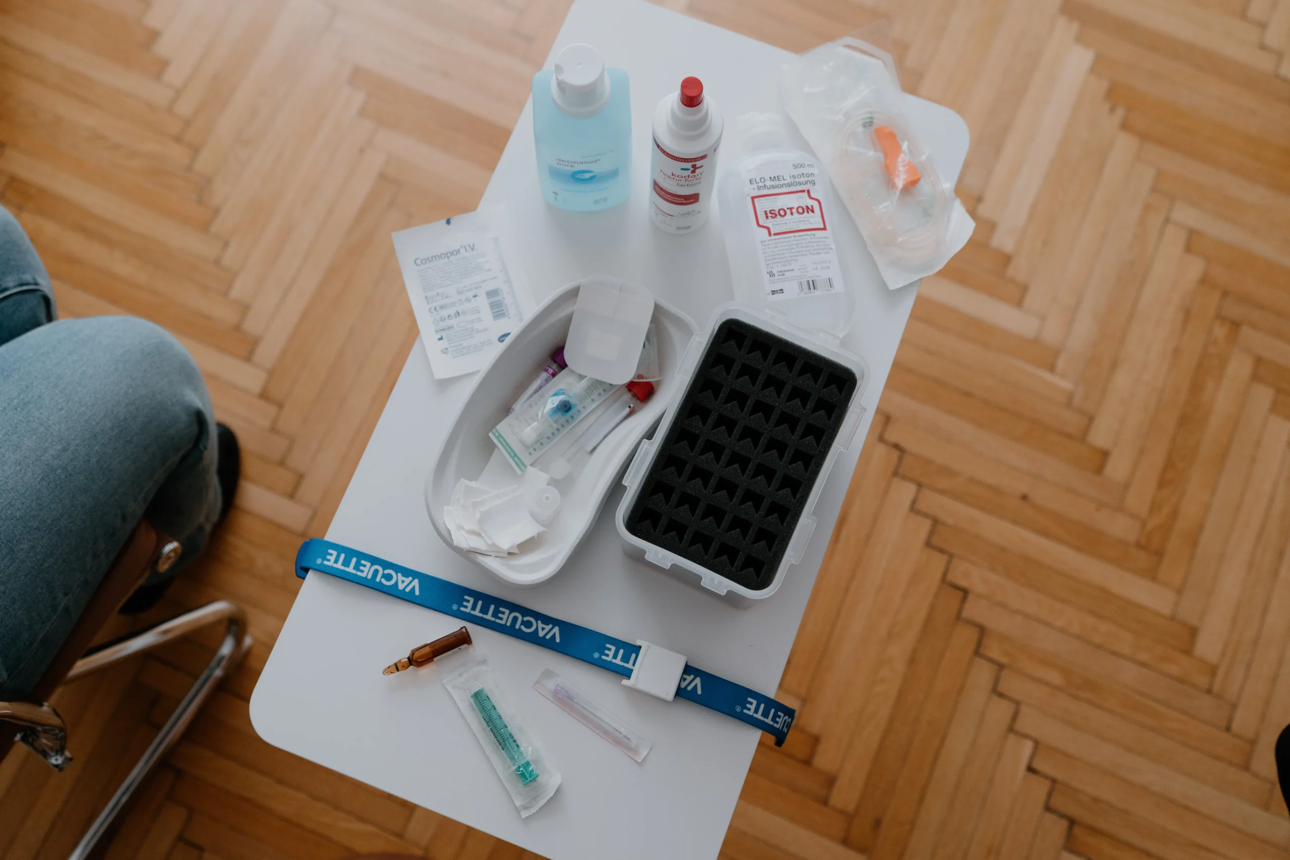 Grafik von Gesicht, Besprechung Ästhetische Behandlungen mit Dr. Udvari